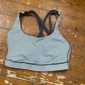 Lululemon size 4 energy bra